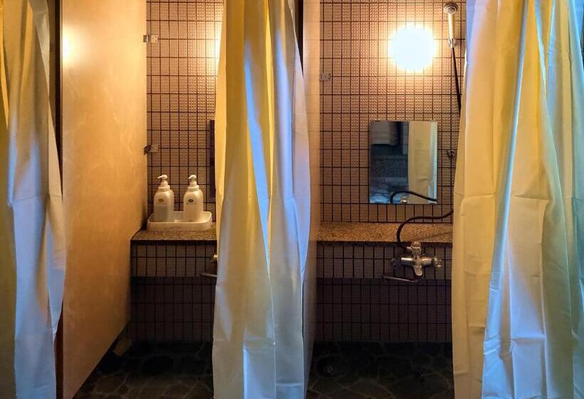 バス共有のスタンダードルーム, Red Fox Lodge Myoko