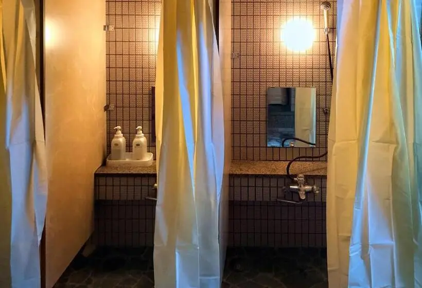 バス共有のスタンダードルーム, Red Fox Lodge Myoko