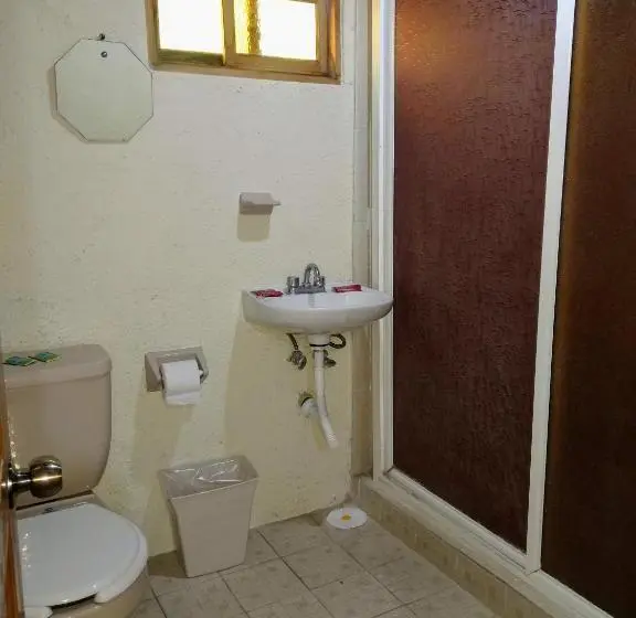 Economy Room, Rincón Del Real