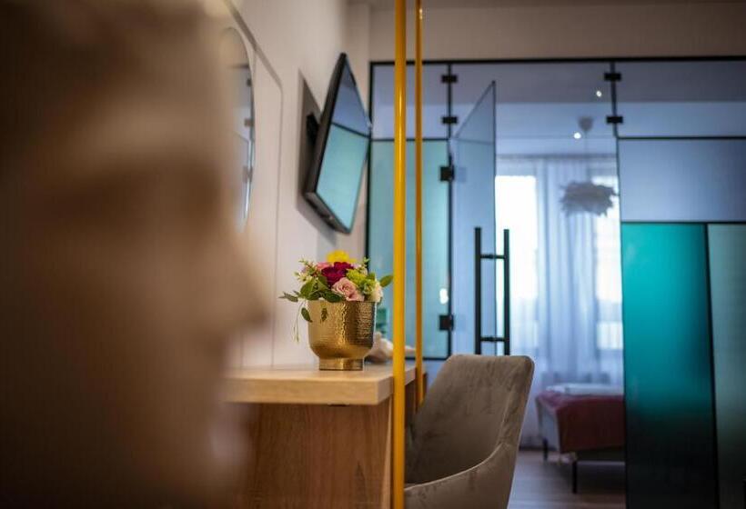 سوئیت با تخت بزرگ, Stil Oldtown