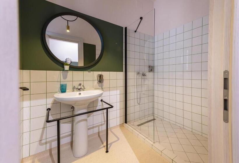 سوئیت با تخت بزرگ, Stil Oldtown