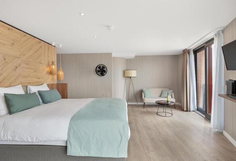 Полулюкс Одноместный с Террасой, Suites Boulevard 17