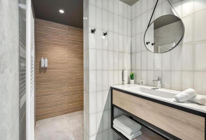 Полулюкс с Балконом, Suites Boulevard 17