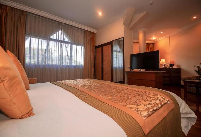 Полулюкс, Laotel Vientiane