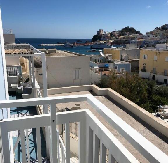 家庭海景房, Visitponza   Palazzetto Azzurro