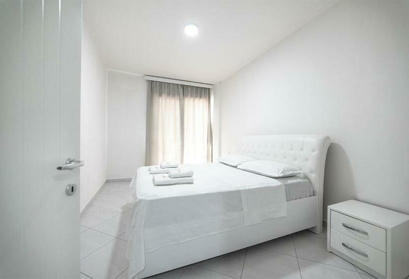 スタンダードスタジオ, Royal Palace