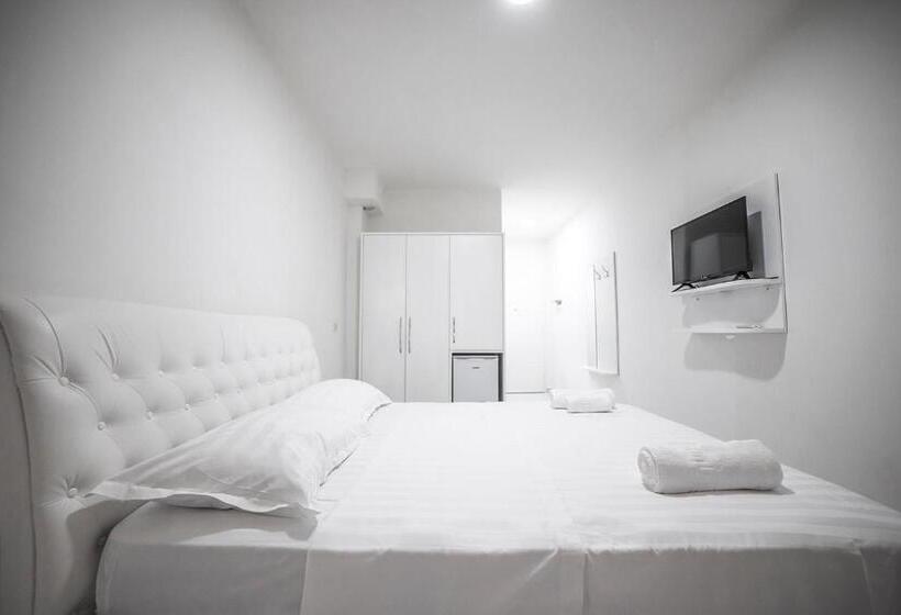 スタンダードスタジオ, Royal Palace