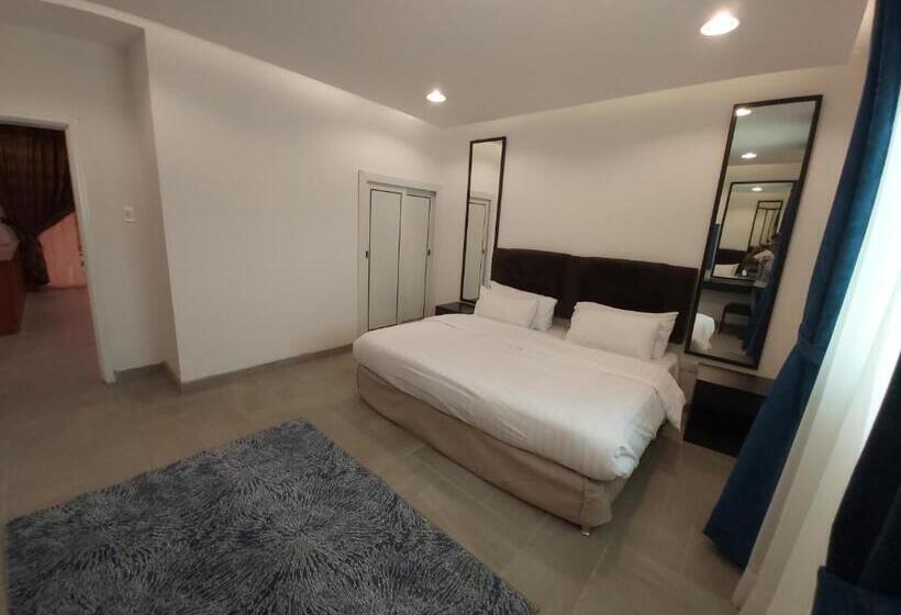 کلبه ییلاقی, Sea Club Resort