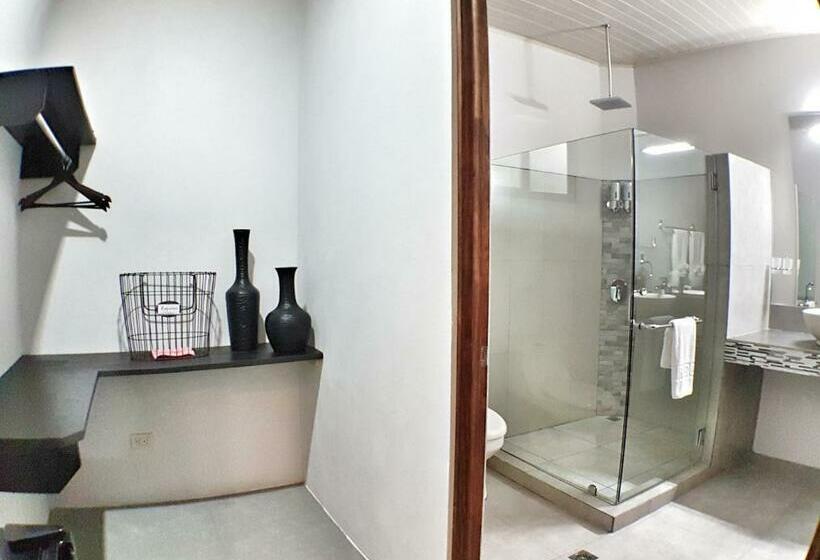 带露台的小型套房, Yellow Tree Suites