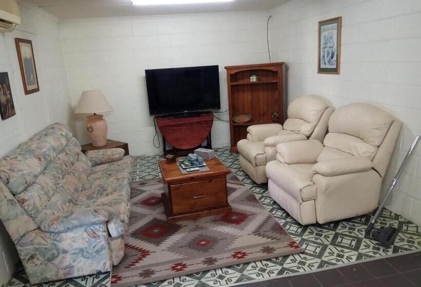 خانه 3 خوابه, Burt St Gardens