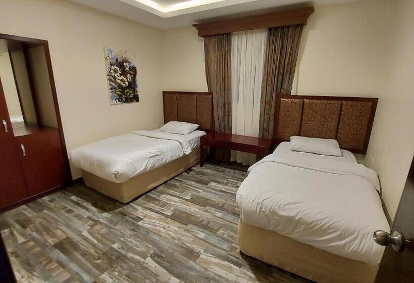 کلبه ییلاقی, Sea Club Resort