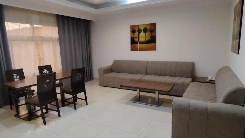 2 Bedroom Apartment with Pool, Sea Club Resort