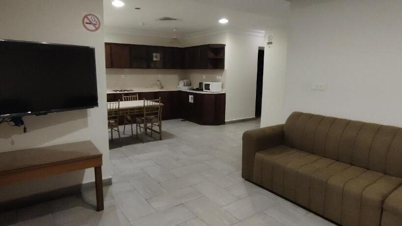 کلبه ییلاقی, Sea Club Resort