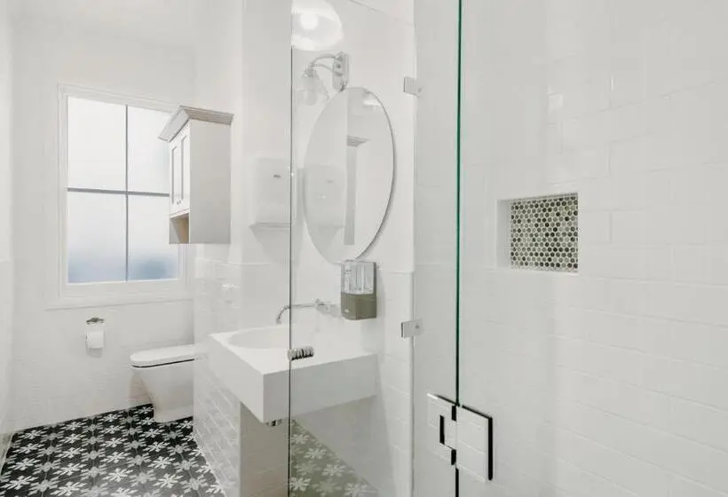 اتاق استاندارد با سرویس بهداشتی مشترک, The Victoria Hotel Bathurst