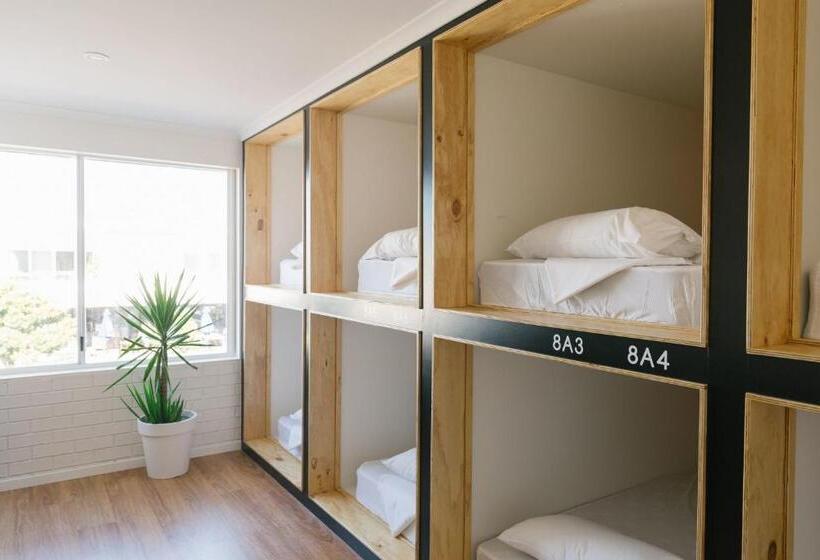 מיטה בחדר משותף, Woopi Backpackers