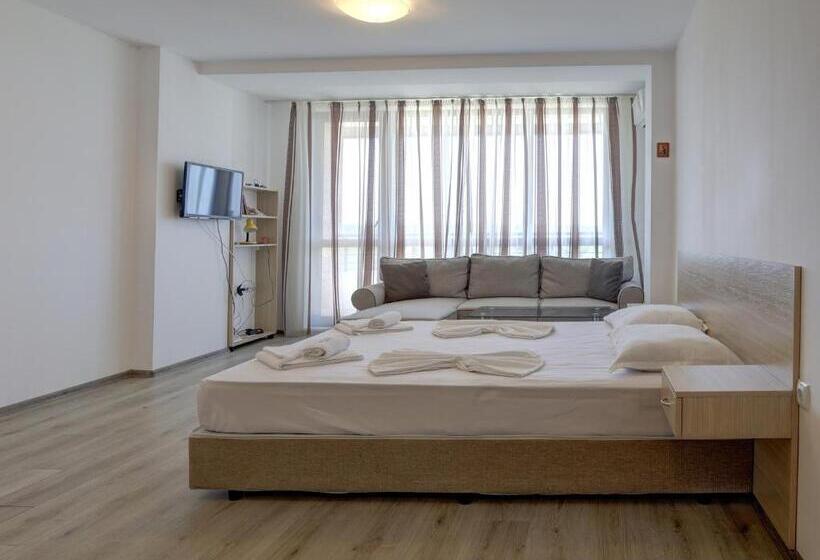 إستوديو قياسى مطل على البحر, Complex Hunter S Beach