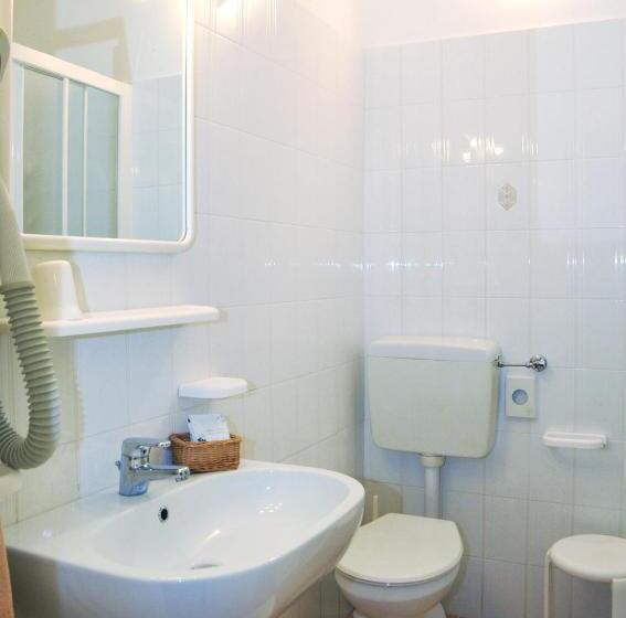 三人经典房间, Giacomazzo