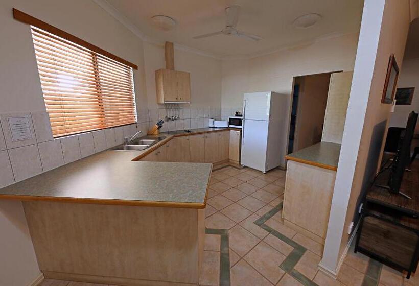 آپارتمان 3 خوابه, Lakeview Apartments