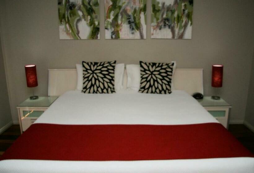 스위트 킹사이즈 침대, Chaucer Palms Boutique B&b