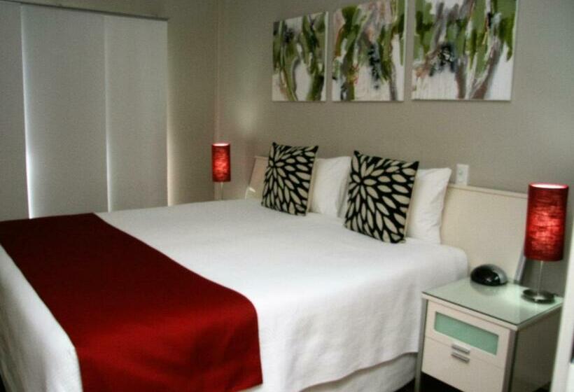 스위트 킹사이즈 침대, Chaucer Palms Boutique B&b