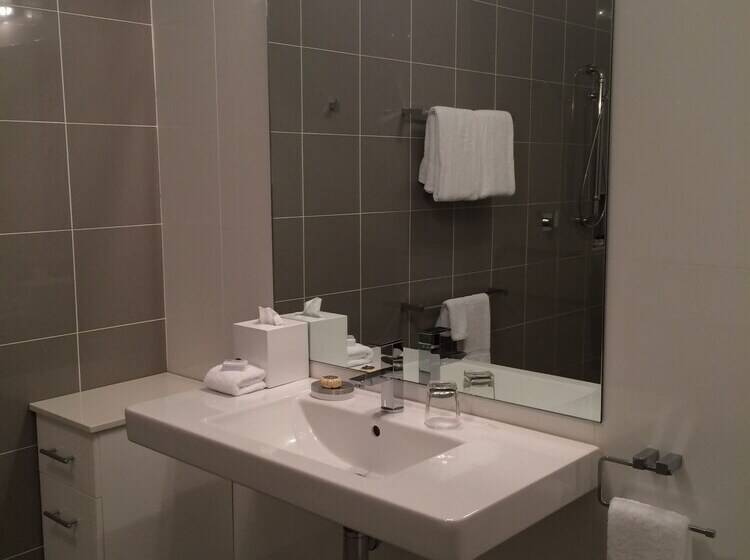 스위트 킹사이즈 침대, Chaucer Palms Boutique B&b