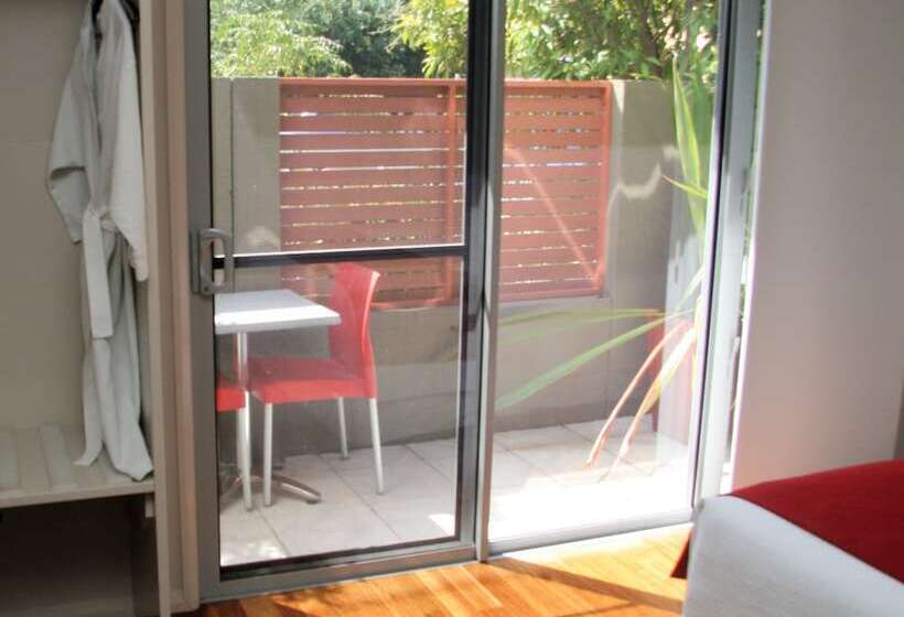 스위트 킹사이즈 침대, Chaucer Palms Boutique B&b