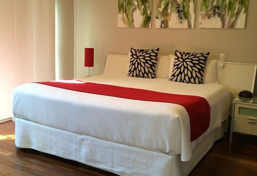 스위트 킹사이즈 침대, Chaucer Palms Boutique B&b