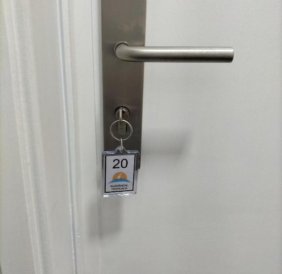 베이직 3인 룸, Residencial Tropicália Al
