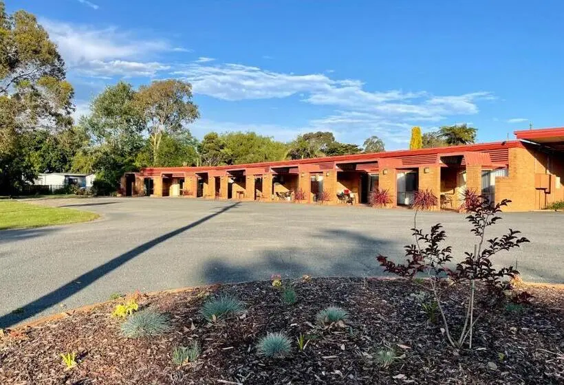 エクゼクティブトリプル, Tarra Motel