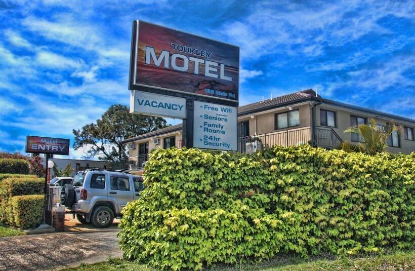 이코노미 트리플 룸, Toukley Motel