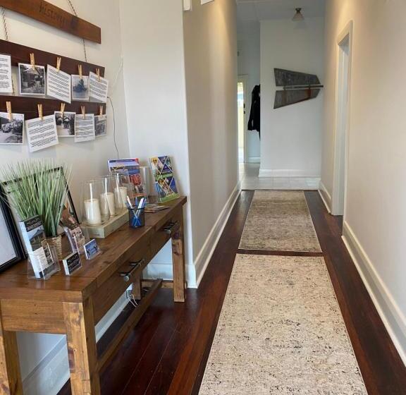 패밀리 룸, Two Cow Cottage Bed & Breakfast