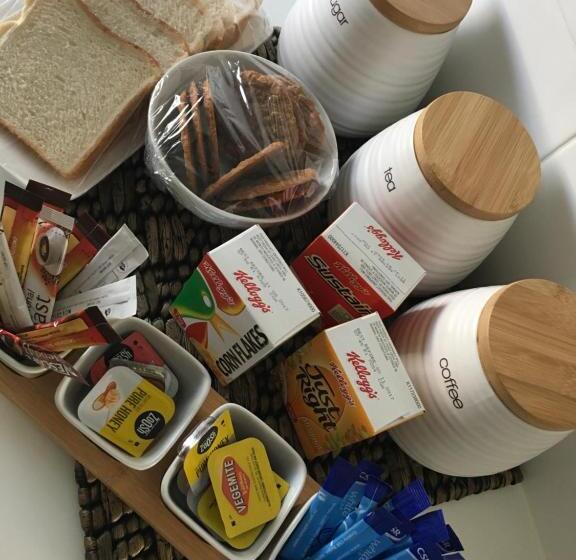 패밀리 룸, Two Cow Cottage Bed & Breakfast