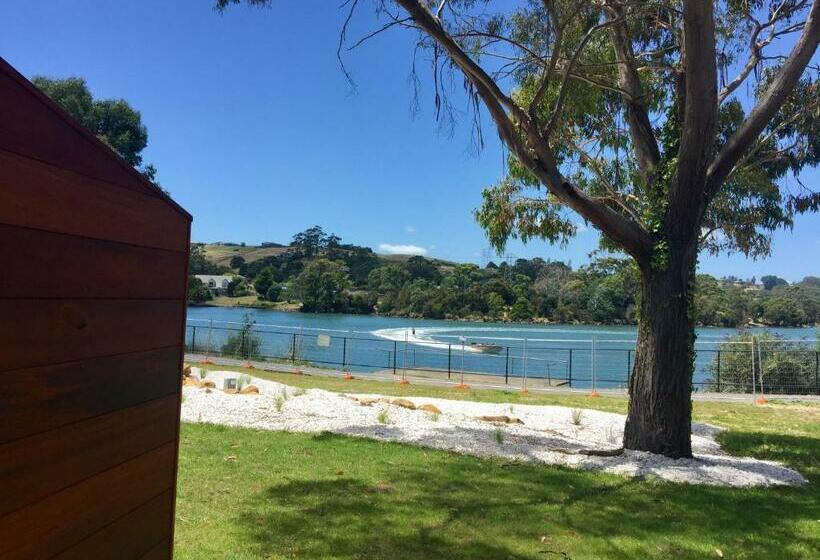 شقة غرفة واحدة, Waterfront Apartments