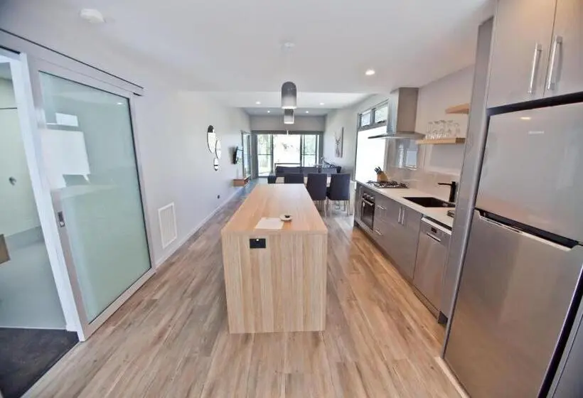 １ベッドルームアパートメント, Waterfront Apartments