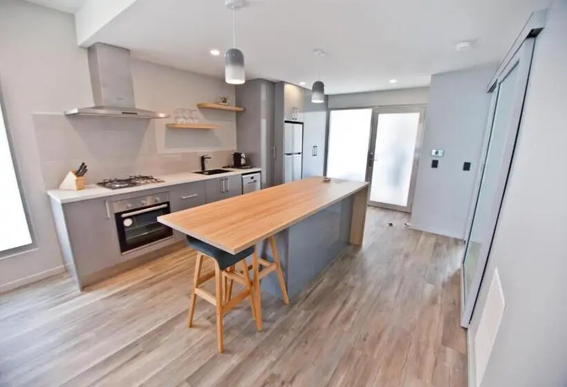 １ベッドルームアパートメント, Waterfront Apartments