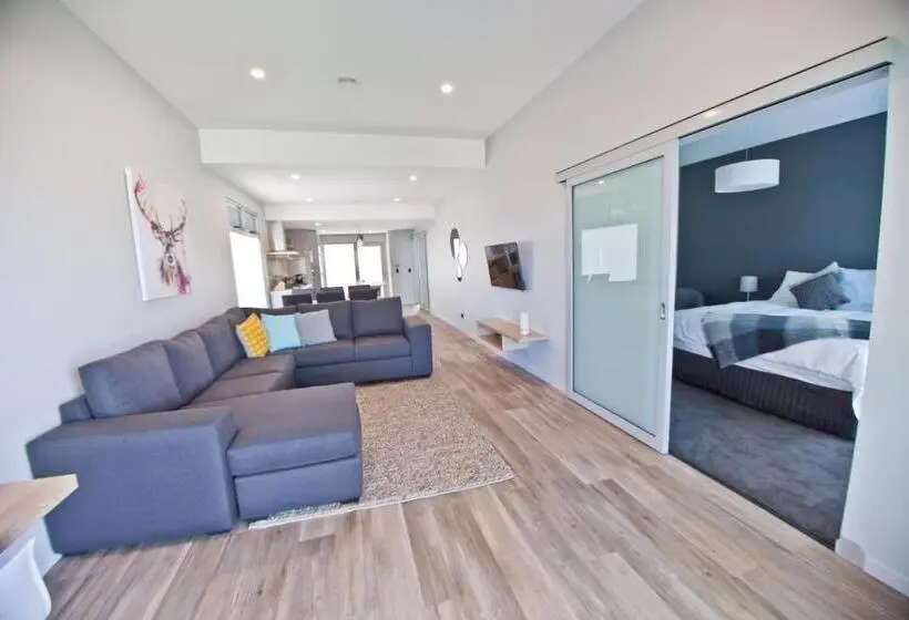 ２ベッドルームアパートメント, Waterfront Apartments