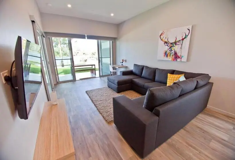 ２ベッドルームアパートメント, Waterfront Apartments