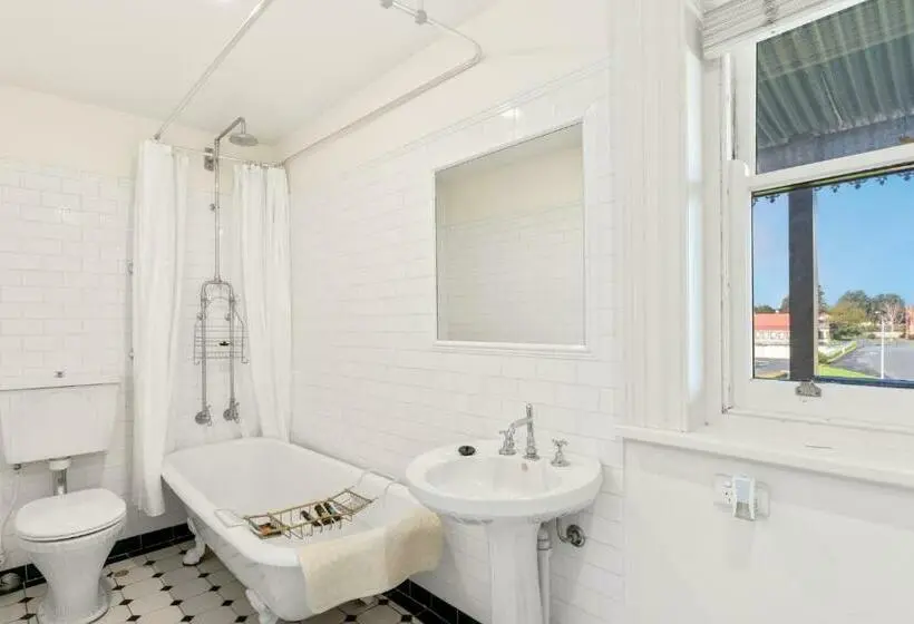 اتاق لوکس با تخت دو نفره بزرگ, Colhurst House