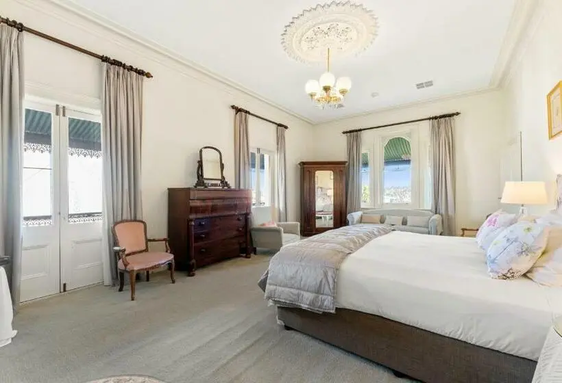 اتاق لوکس با تخت دو نفره بزرگ, Colhurst House