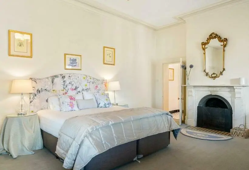 اتاق لوکس با تخت دو نفره بزرگ, Colhurst House