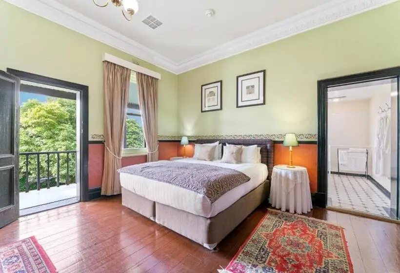 اتاق لوکس با تخت دو نفره بزرگ, Colhurst House