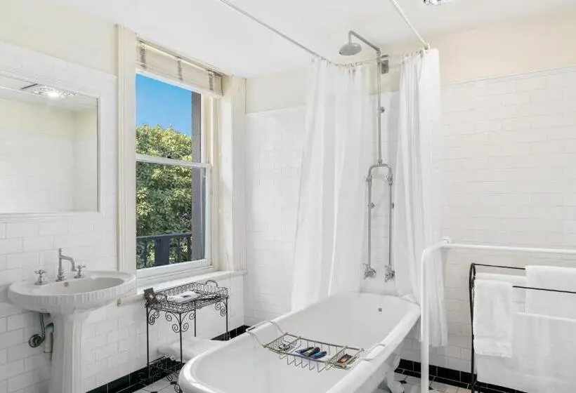 اتاق لوکس با تخت دو نفره بزرگ, Colhurst House