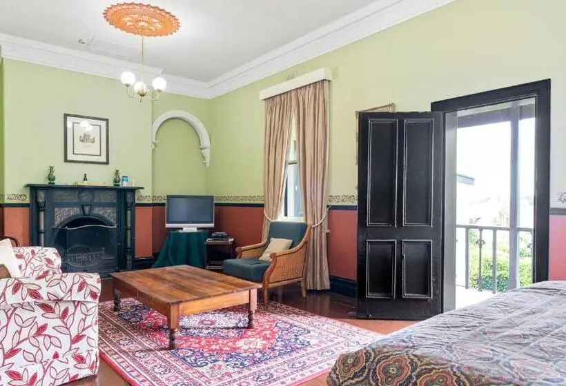 اتاق لوکس با تخت دو نفره بزرگ, Colhurst House