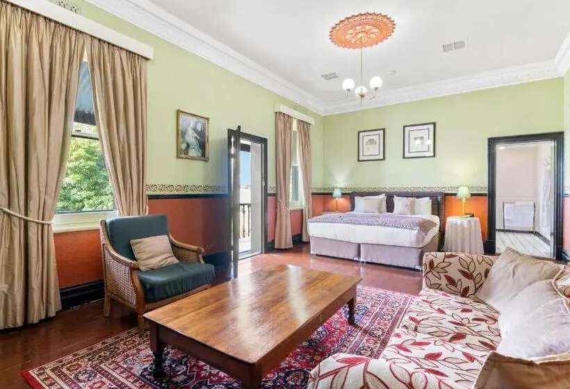 اتاق لوکس با تخت دو نفره بزرگ, Colhurst House