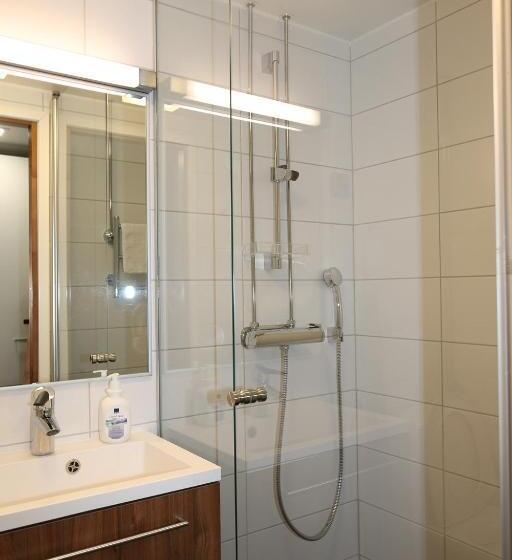 اتاق ساده سه‌ نفره, Varala Sports & Nature