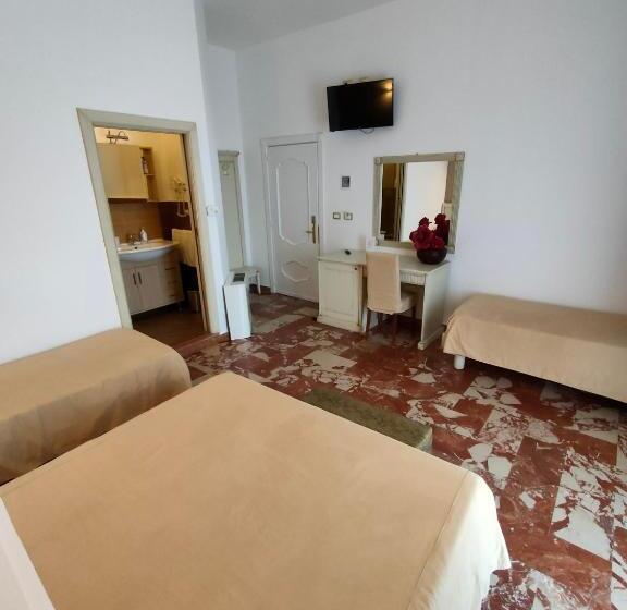 Superior Triple Room Sea View, Quilungomare