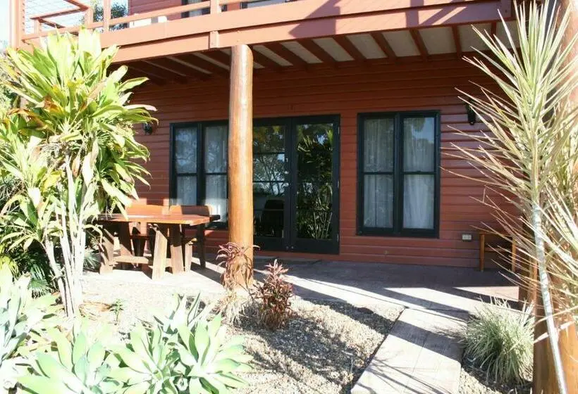 キングサイズベッドのスイートルーム, Escape 1770 Motel   No Kids   No Smoking   No Partying