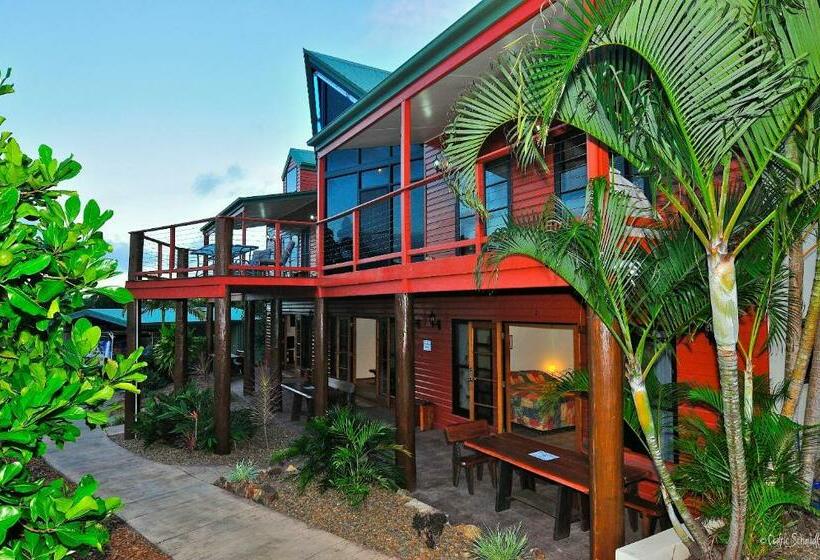 מיטת קינג בסוויטה, Escape 1770 Motel   No Kids   No Smoking   No Partying