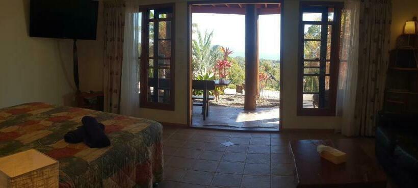 מיטת קינג בסוויטה, Escape 1770 Motel   No Kids   No Smoking   No Partying