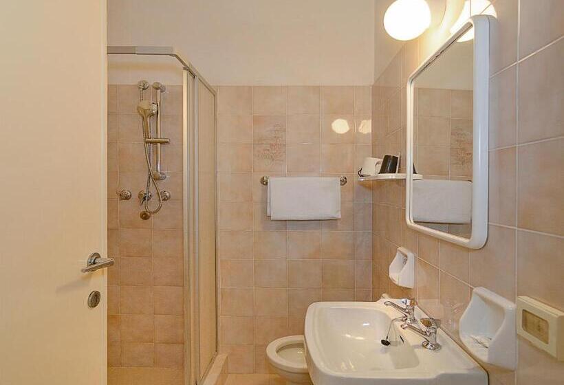 غرفة قياسية ثلاثية, Albergo Grande Italia